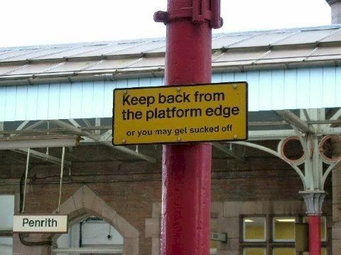 Penrith-train-station-dubious-platform-signage-and-suckage-1-ANON-1.jpg